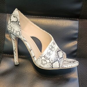 Elegant Snakeskin Open-Toe Heels Sz 37